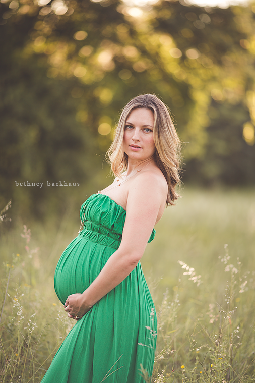 Mount Dora Maternity Photographer | Sunlit field maternity photos