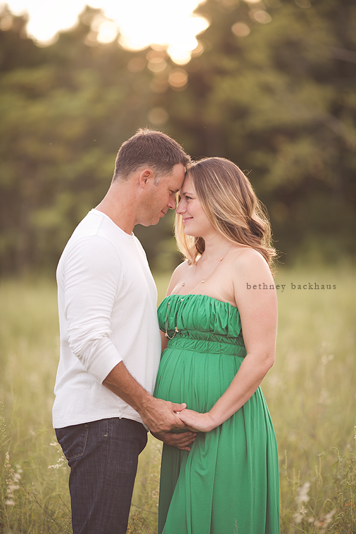 Mount Dora Maternity Photographer | Sunlit field maternity photos