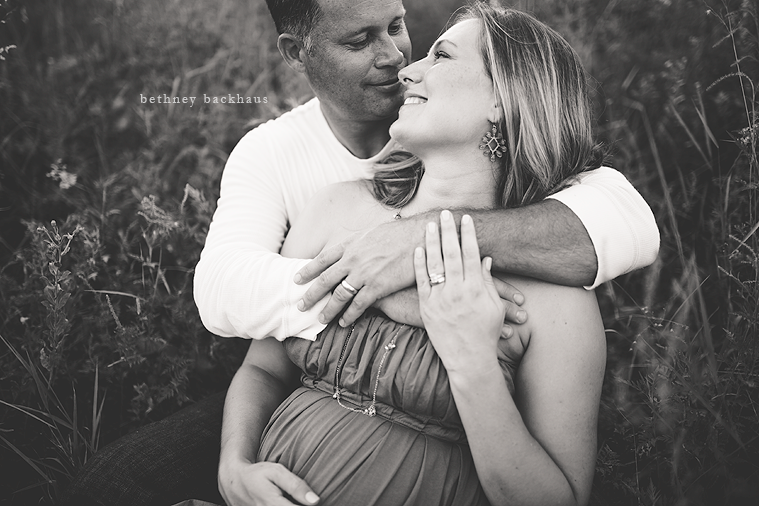 Mount Dora Maternity Photographer | Sunlit field maternity photos