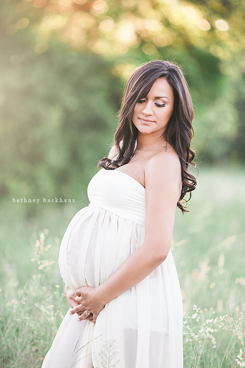 Orlando Maternity Photographer | Sunlit Field Maternity Photos