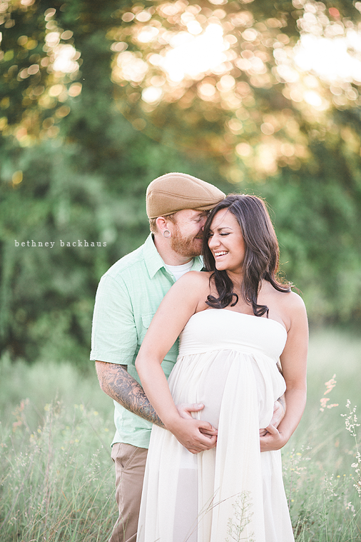 Orlando Maternity Photographer | Sunlit Field Maternity Photos