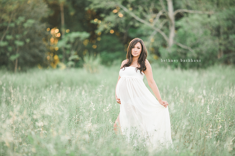 Orlando Maternity Photographer | Sunlit Field Maternity Photos