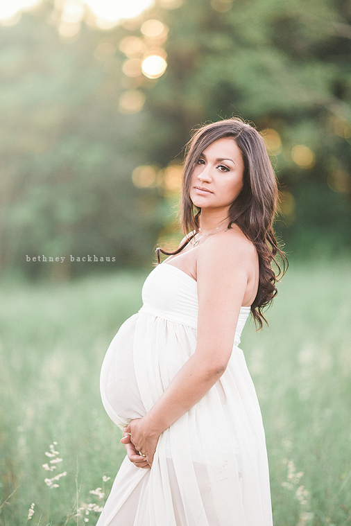 Orlando Maternity Photographer | Sunlit Field Maternity Photos