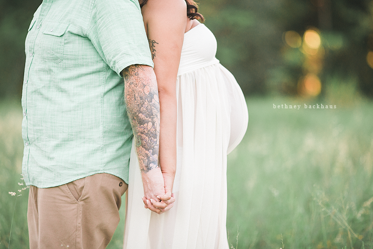 Orlando Maternity Photographer | Sunlit Field Maternity Photos