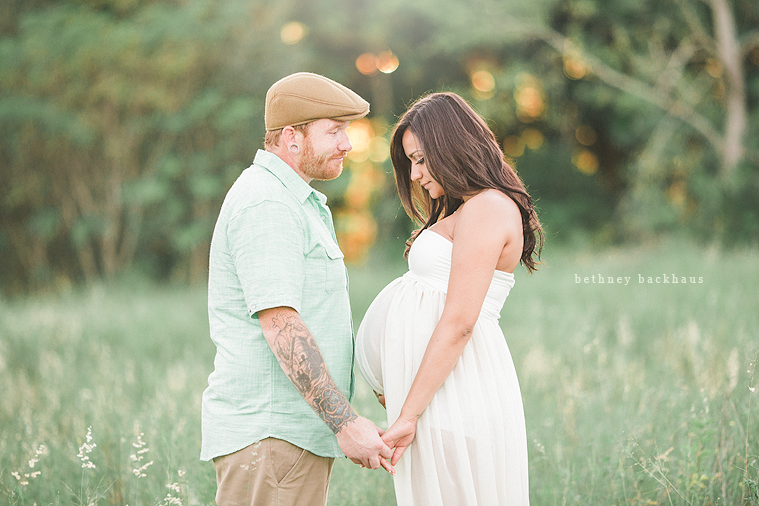 Orlando Maternity Photographer | Sunlit Field Maternity Photos